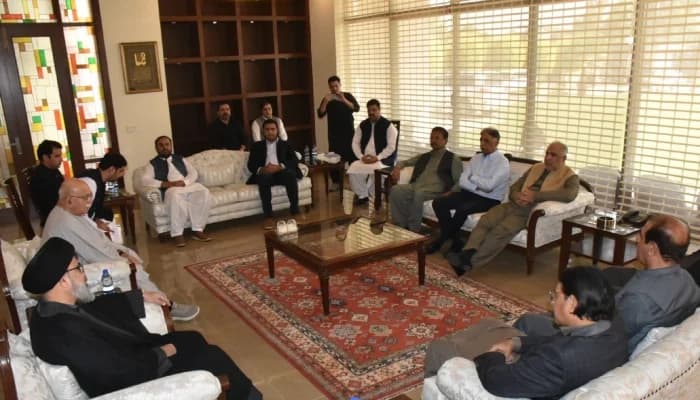Consultations politiques de figures afghanes de l'ancien régime à Islamabad